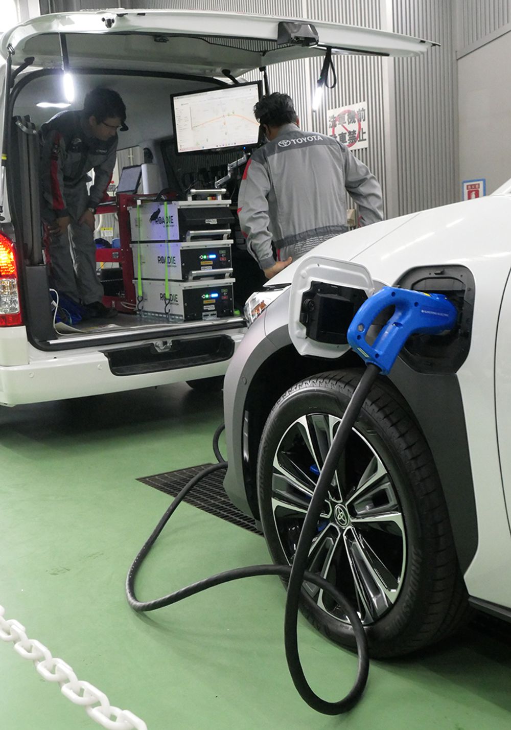 自社スタッフが現場に駆け付け充電