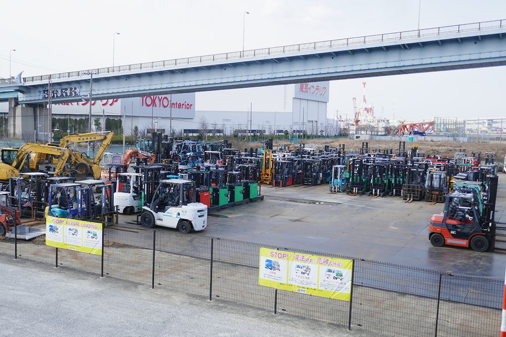 関西会場の強みの１つであるフォークリフト。安定した出品台数と高い成約率を誇る