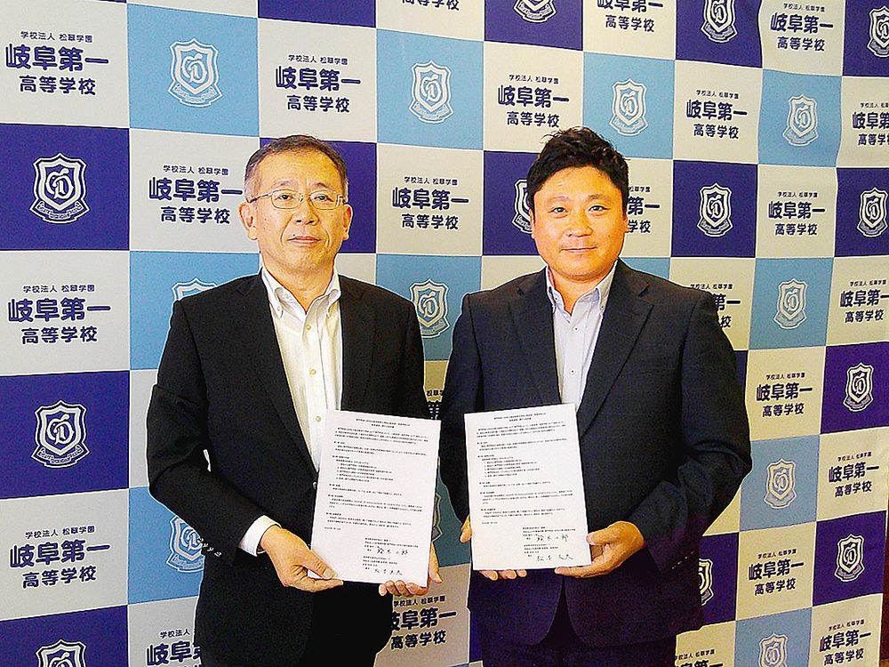 岐阜第一高校とは高専連携協定も締結（㊧はトヨタ名古屋自大の鈴木校長）