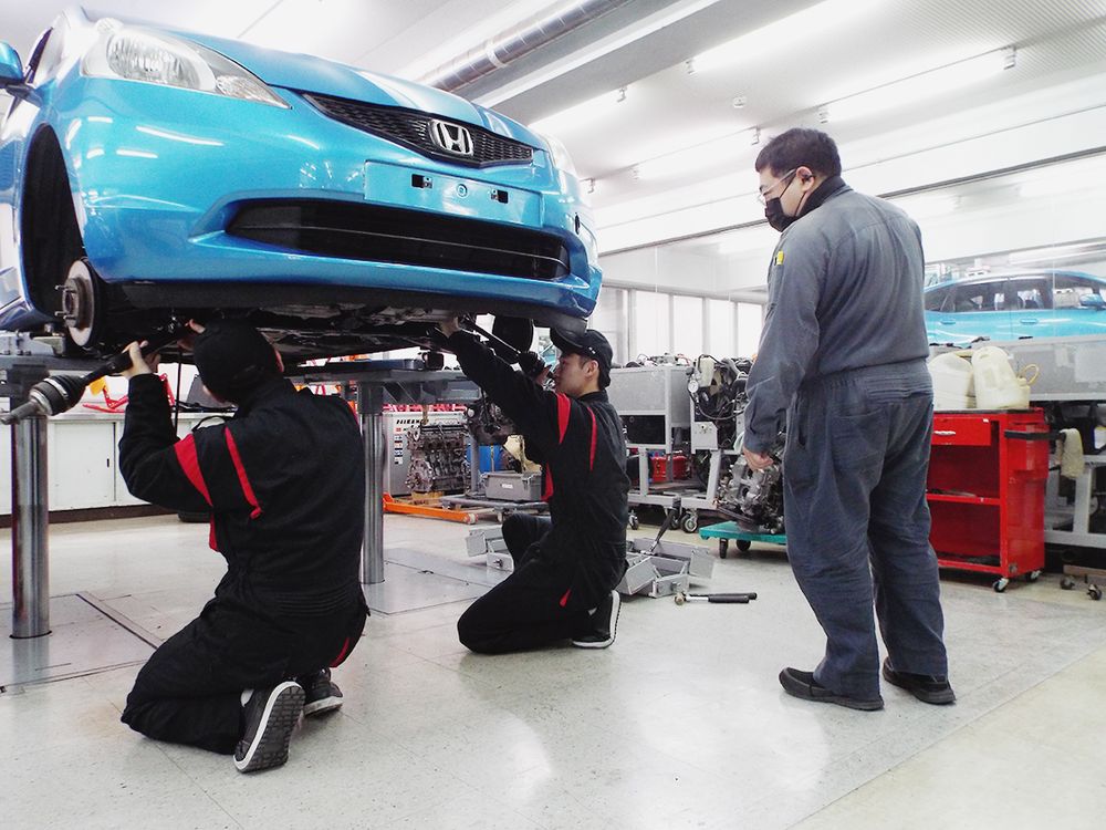 少人数で実習を行い、理解を深める