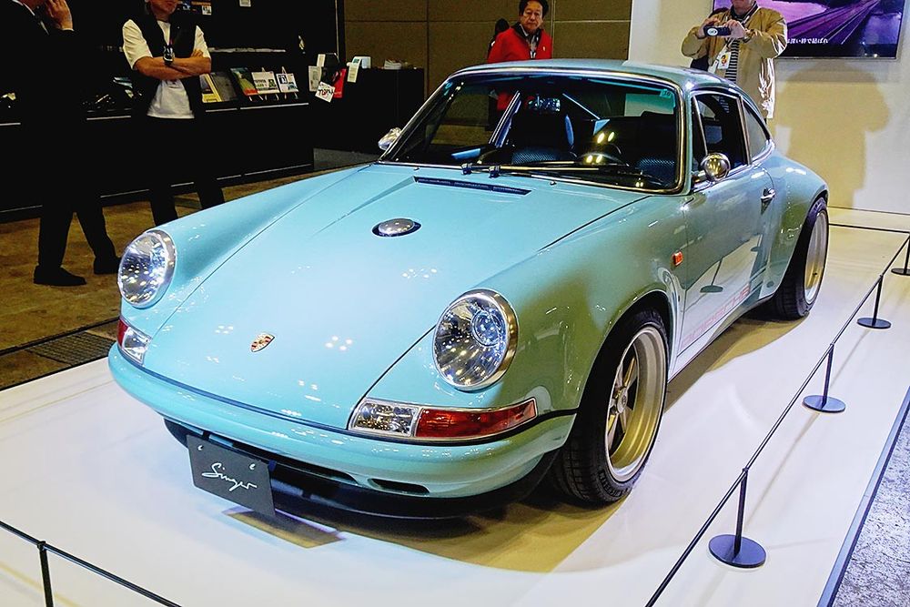 シンガーのレストモッド車は会場で注目を浴びた