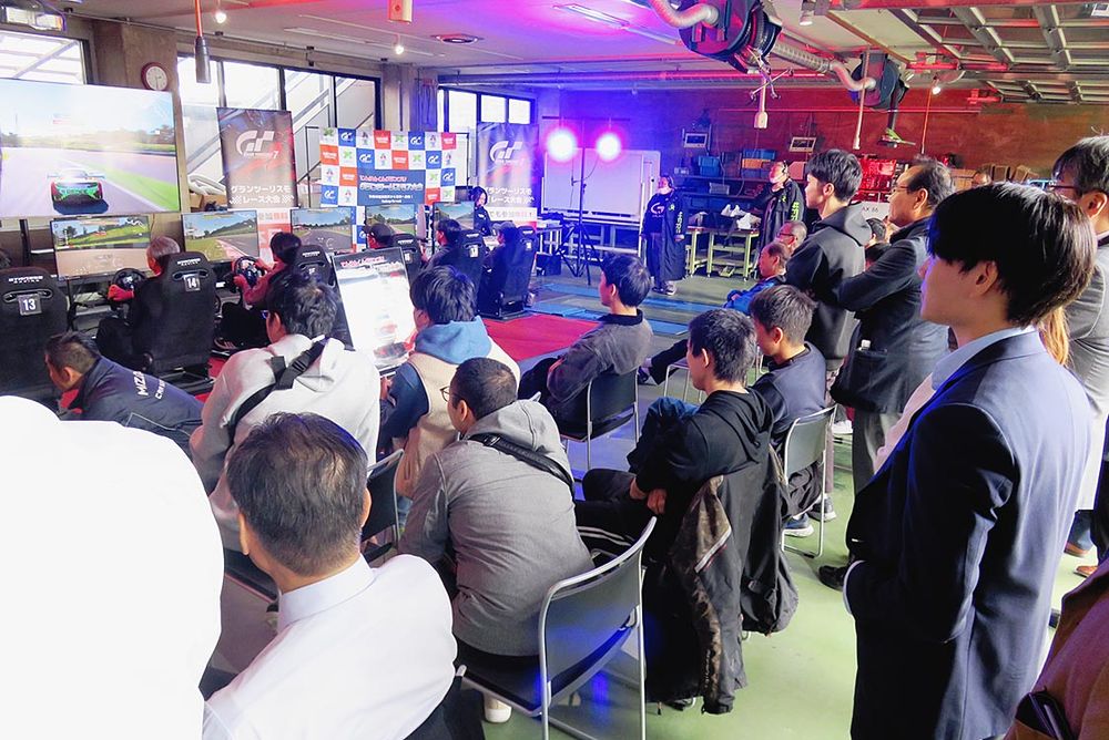 接戦の場面では歓声が上がった