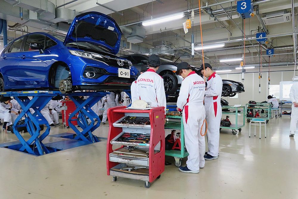 教材車には多彩なホンダ車が揃う