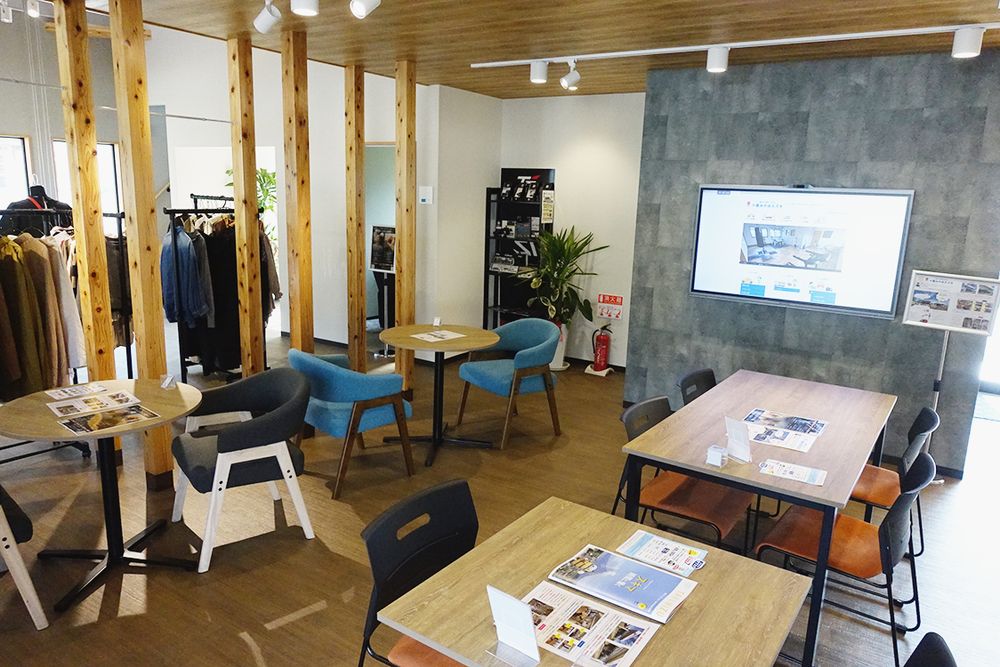 落ち着いた雰囲気の店内