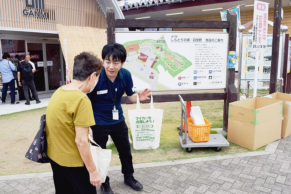 道の駅で啓発活動を実施した
