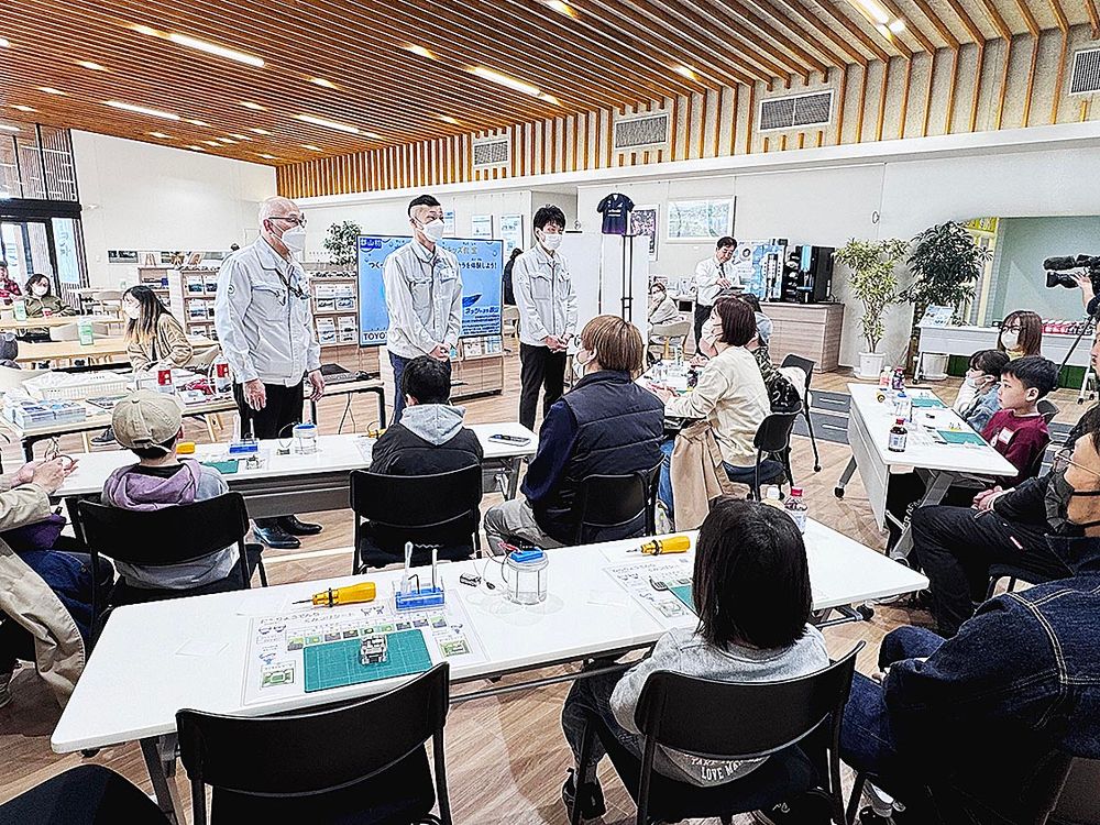 参加者は水素エネルギー、燃料電池について学んだ