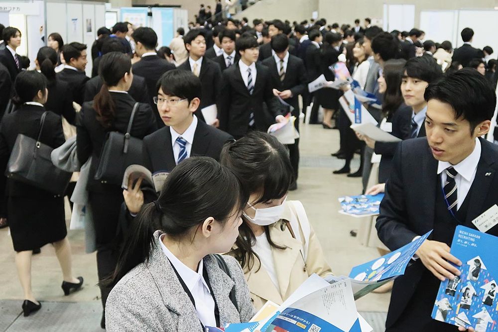 6月1日には27年卒の選考活動が解禁される