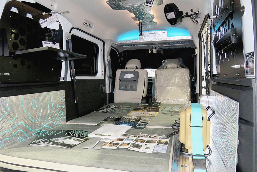 カーショップアシストはアウトドアギアとの親和性を高めた金属家具を紹介
