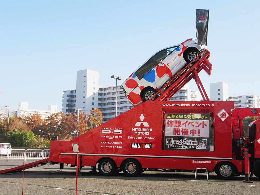 急坂を走破して四輪制御技術を実感（写真はイメージ）