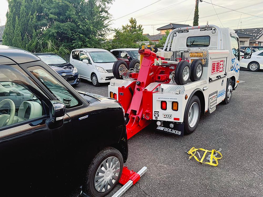 ＮＧＰの協力の下、ヤードに運ばれる全損車両（あいおいニッセイ同和損保提供）