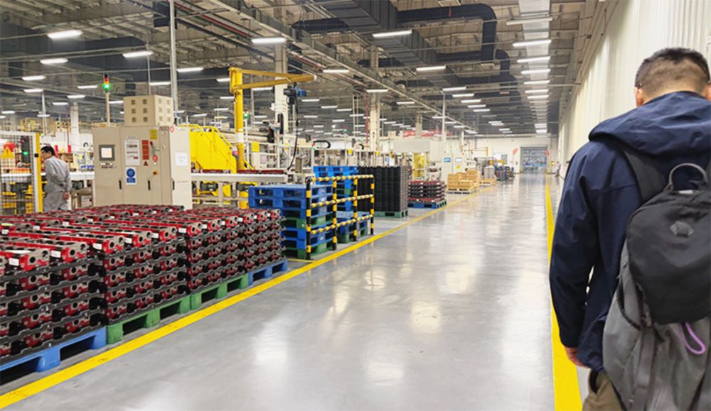 現地資本と米国のエンジンメーカー、カミンズの合弁工場。人はほとんどおらず設備も新しい