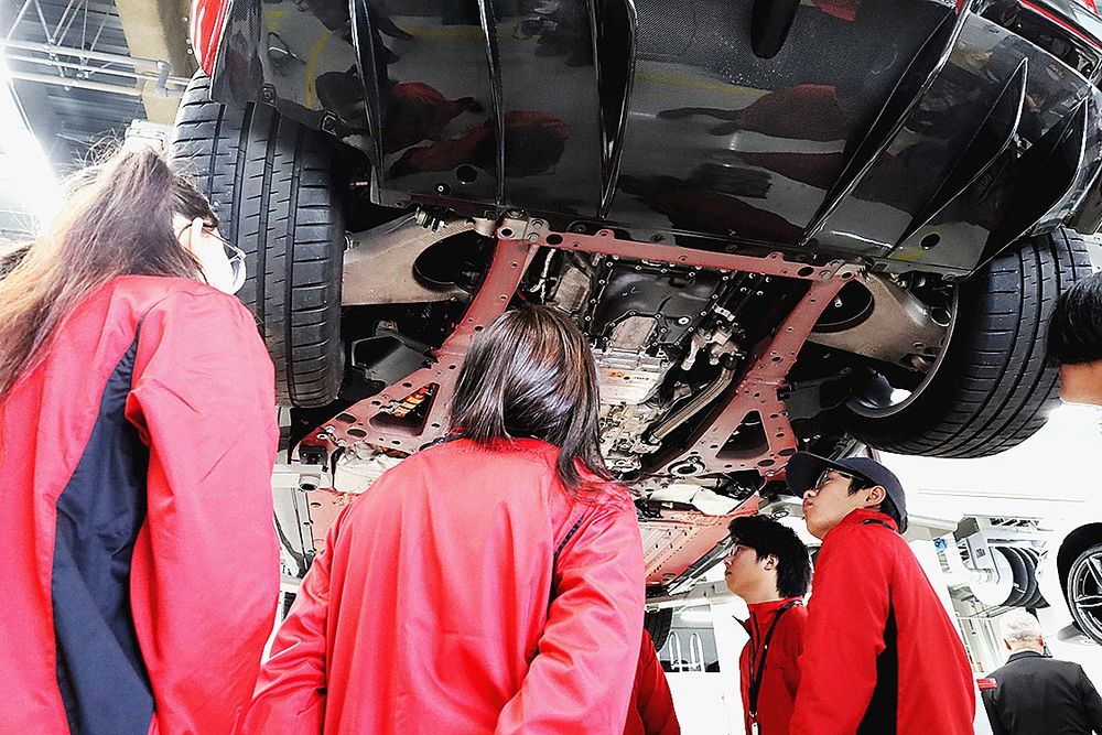 リフトアップして下回りの構造も見学