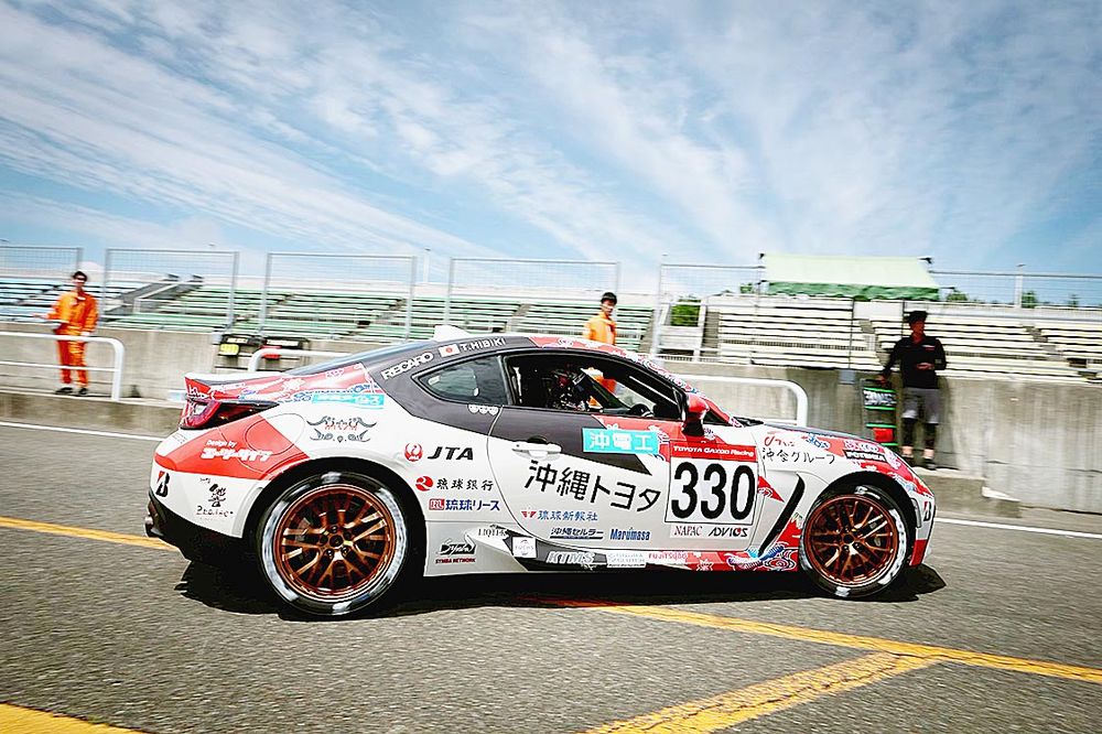 チームのレーシングカー