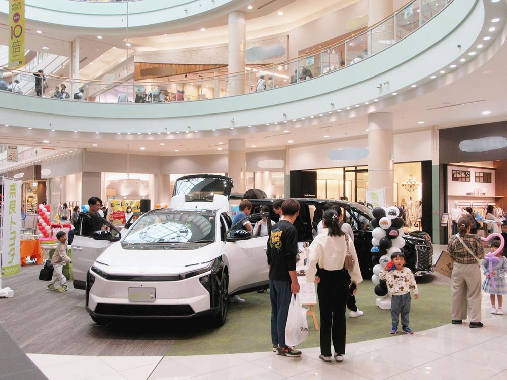 イオンモール橿原での車両展示
