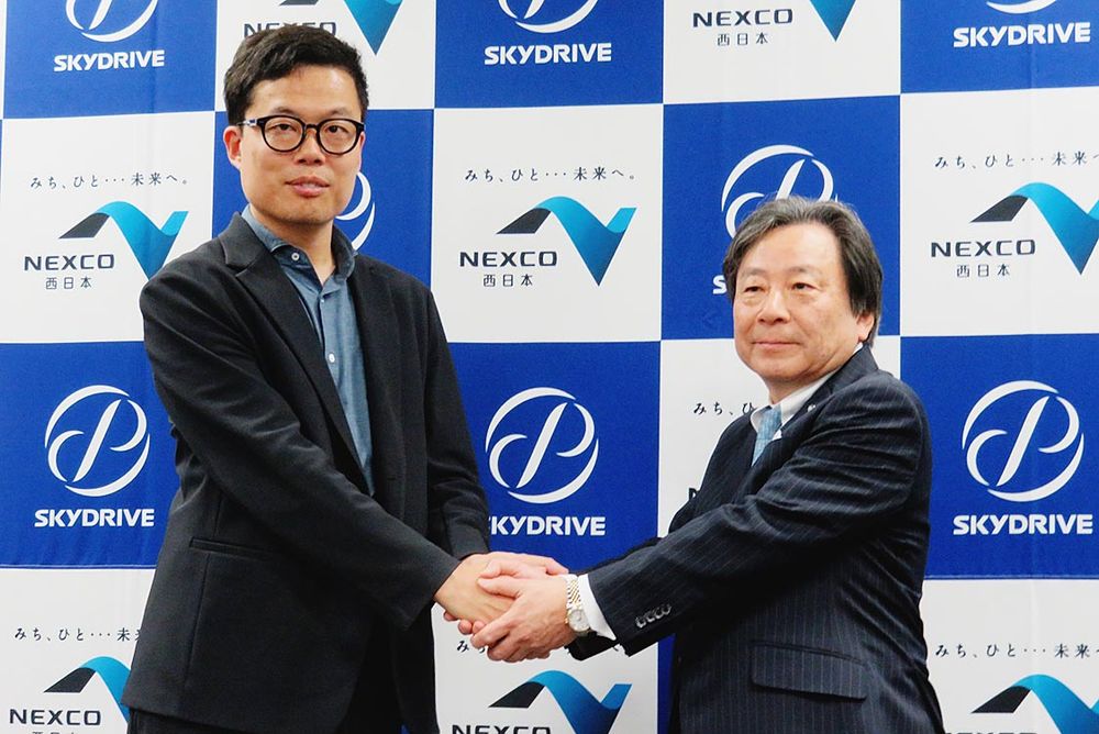 スカイドライブの福澤社長（左）とネクスコ西日本の芝村社長