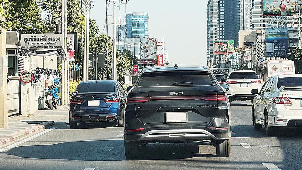タイ市街を走るBYD車（ものづくり太郎氏提供）