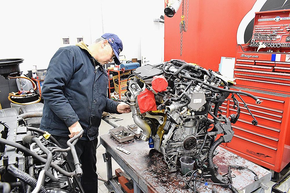 エンジンのオーバーホールなど、重整備を手掛ける
