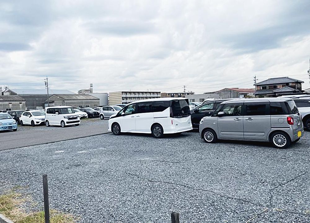 ヤードに保管された全損車両（東京海上日動火災保険提供）
