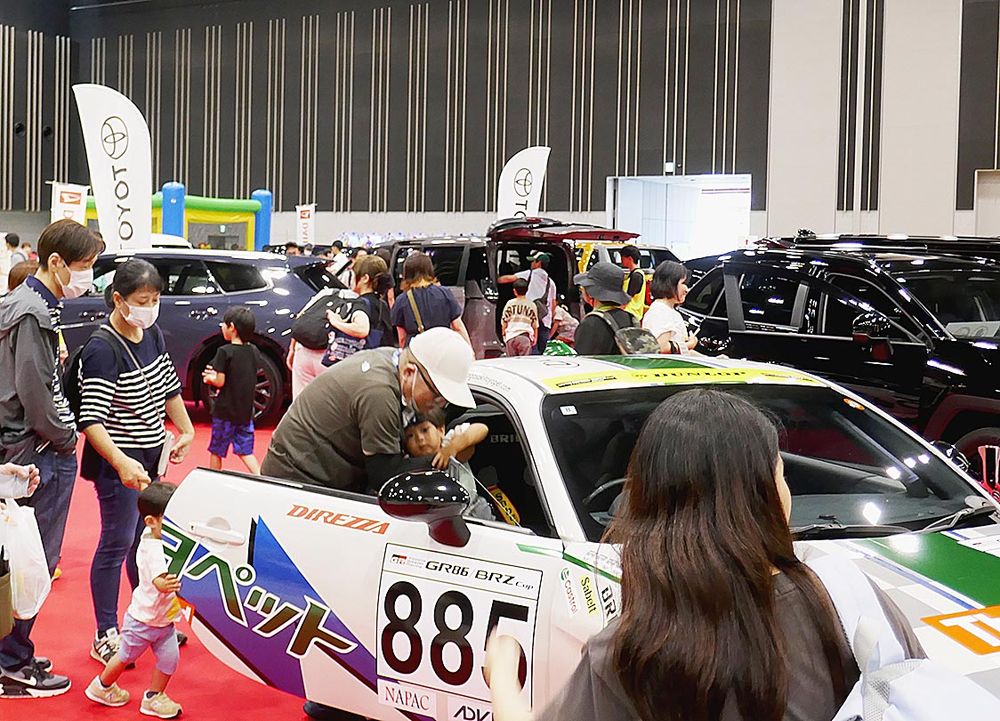 展示車は来場者の注目を集めた