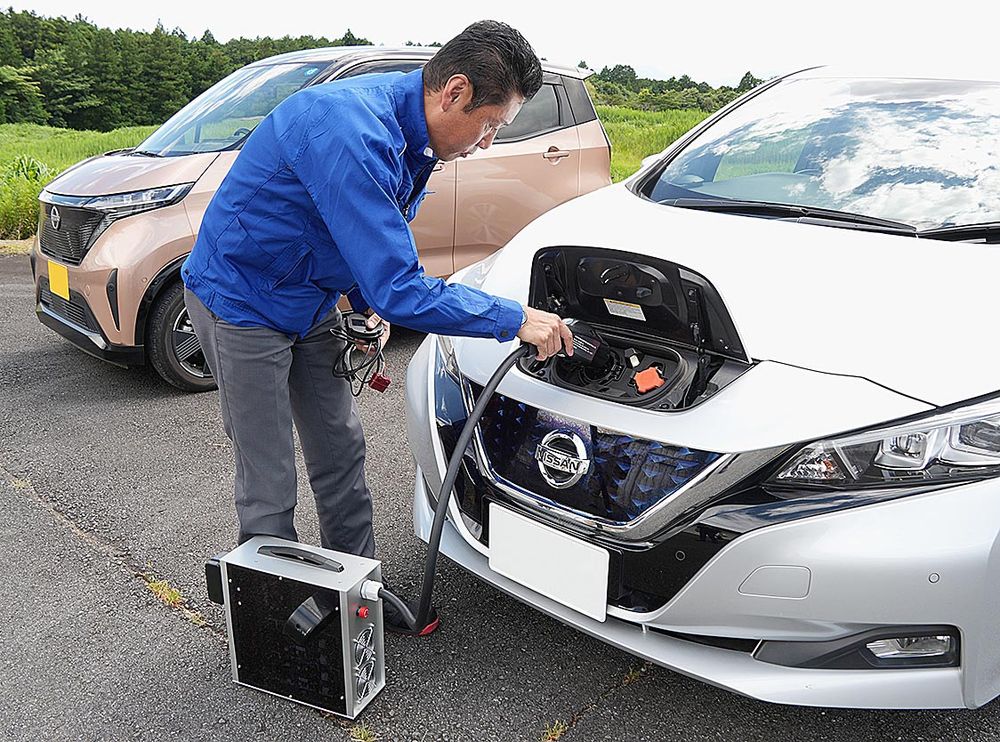 急速充電口に電知の専用機器を接続し電池を実測する