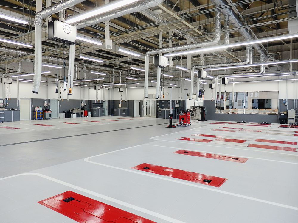 最新設備を備えた整備工場