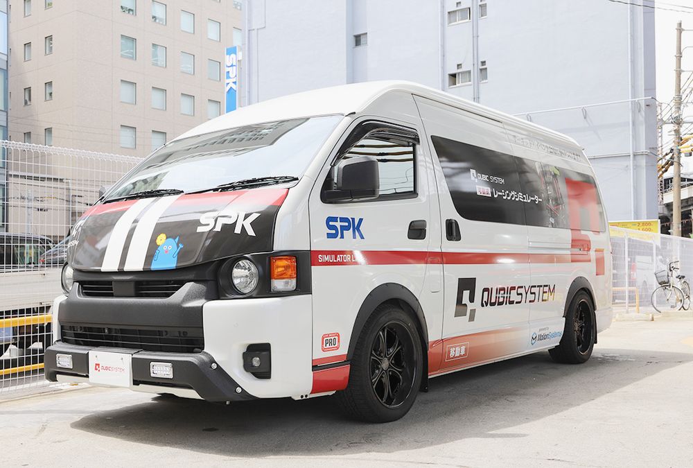 専用車両「どこでもシミュレーター（どこシミュ）」の外観