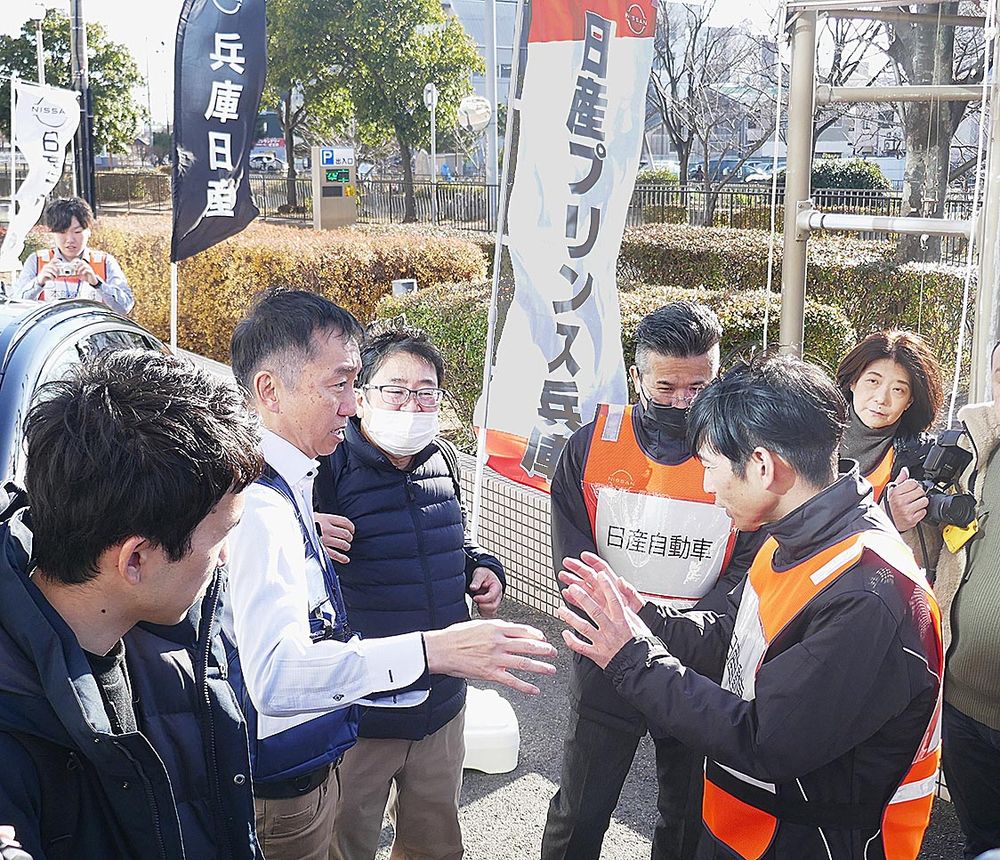 官民連携の長田区総合防災訓練では、給電要請を想定した内容で、給電までの流れを関係者らで確認した