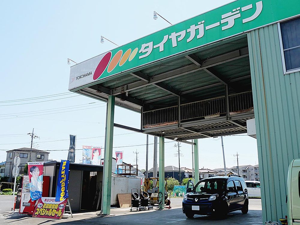 屋根が高く、ドライブスルー方式で入出庫できる