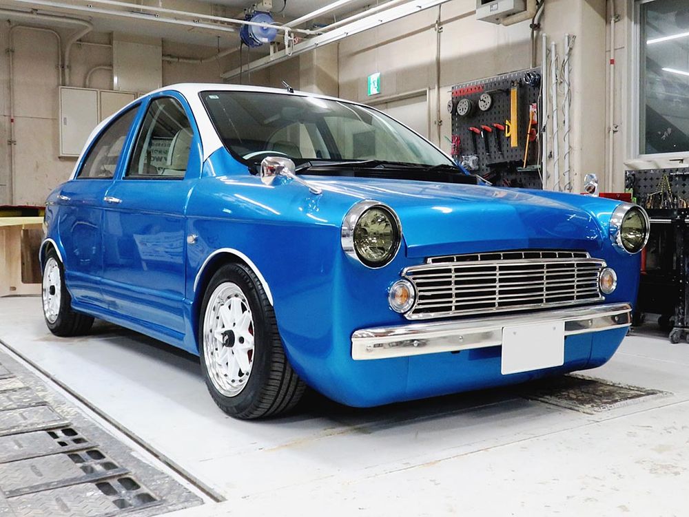 自動車整備・カスタマイズ科９期生が制作した「マーチエルーラ」