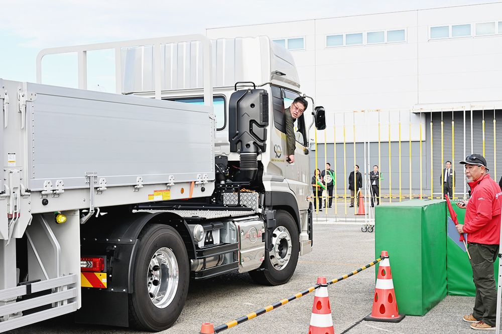 全国各地域の代表選手が技量を競った