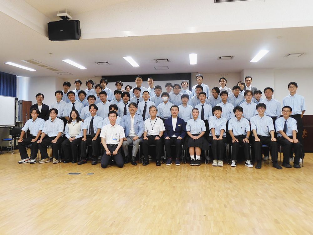 希望者を募り、５０人以上の生徒が参加した