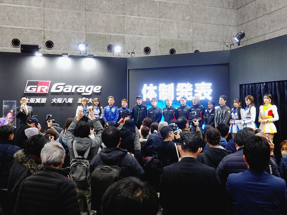 体制発表ではドライバーらが登壇
