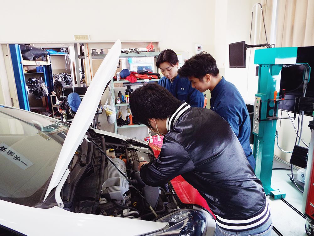 二級自動車整備士資格の合格率は５年連続で１００％だ
