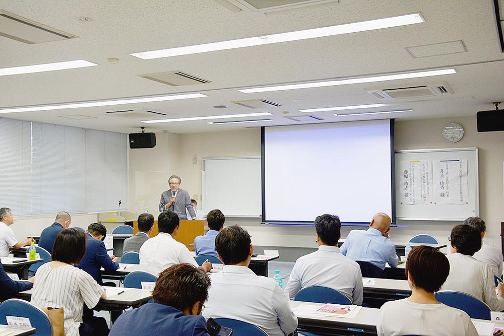 マツダ退任後、講演する藤原氏
