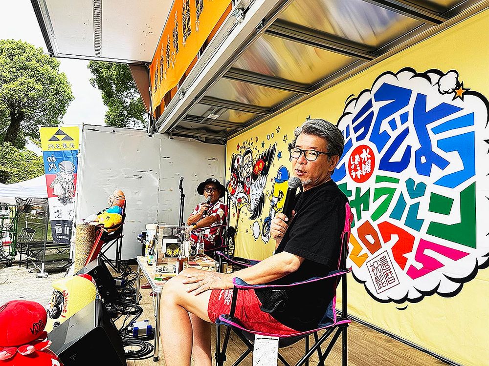 ２５年のキャラバンは番組制作を主導した藤村忠寿ディレクター（左）の還暦祝いをテーマの一つに設定