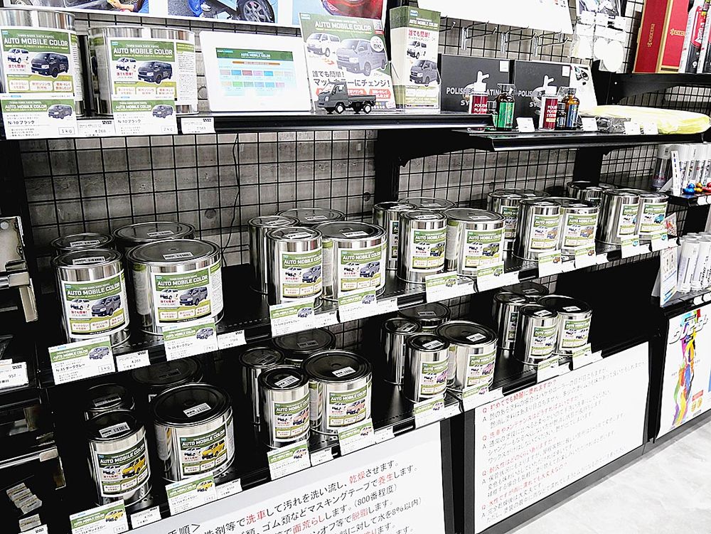 水性塗料も店頭に並んでいる
