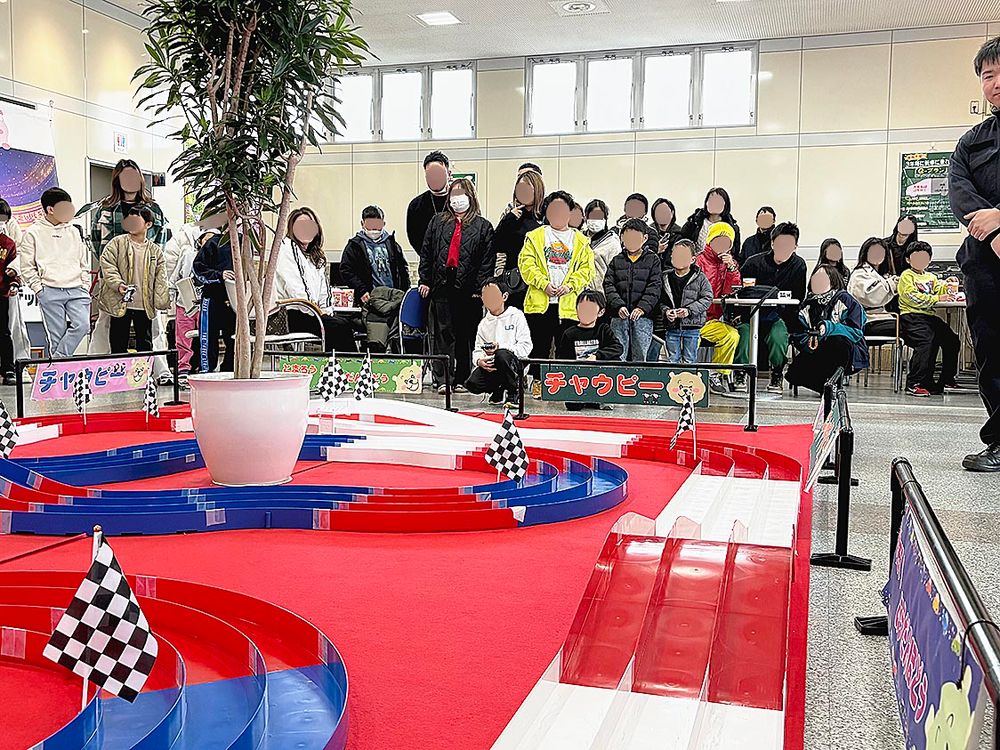 多くの参加者で店舗がにぎわった