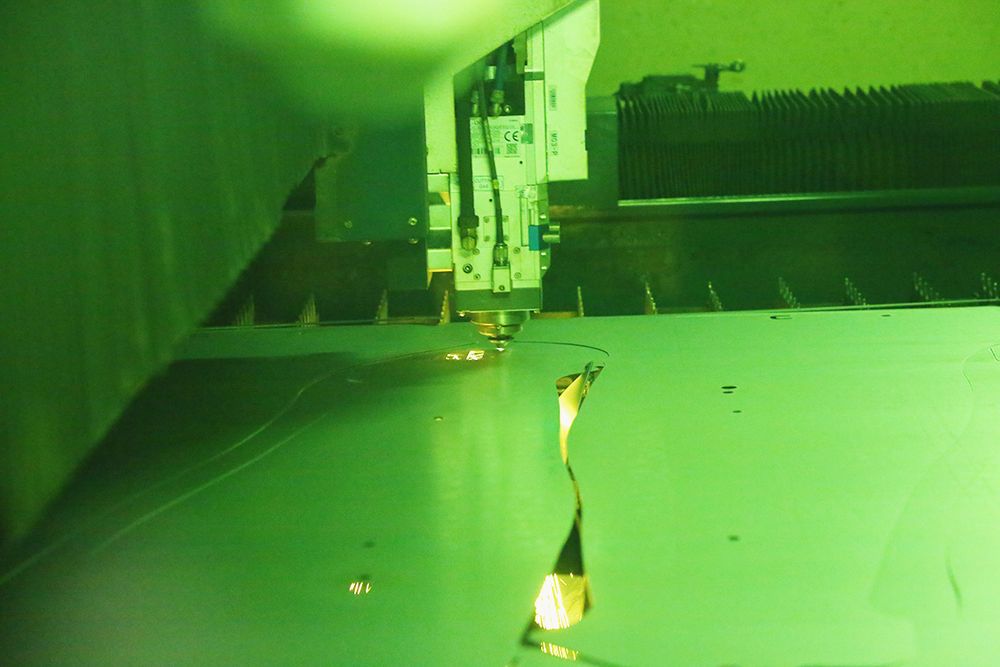 ゲスタンプグループ初となるレーザーブランキング設備
