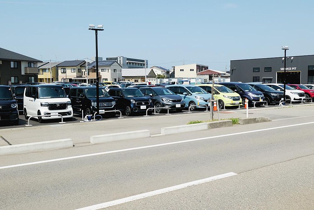 新たに中古車展示場「ユーセレクトコーナー」を開設し、中古車小売りを強化する