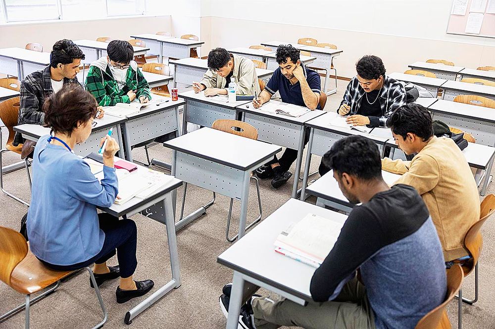 日本語学習の支援には大きな力を注いでいる