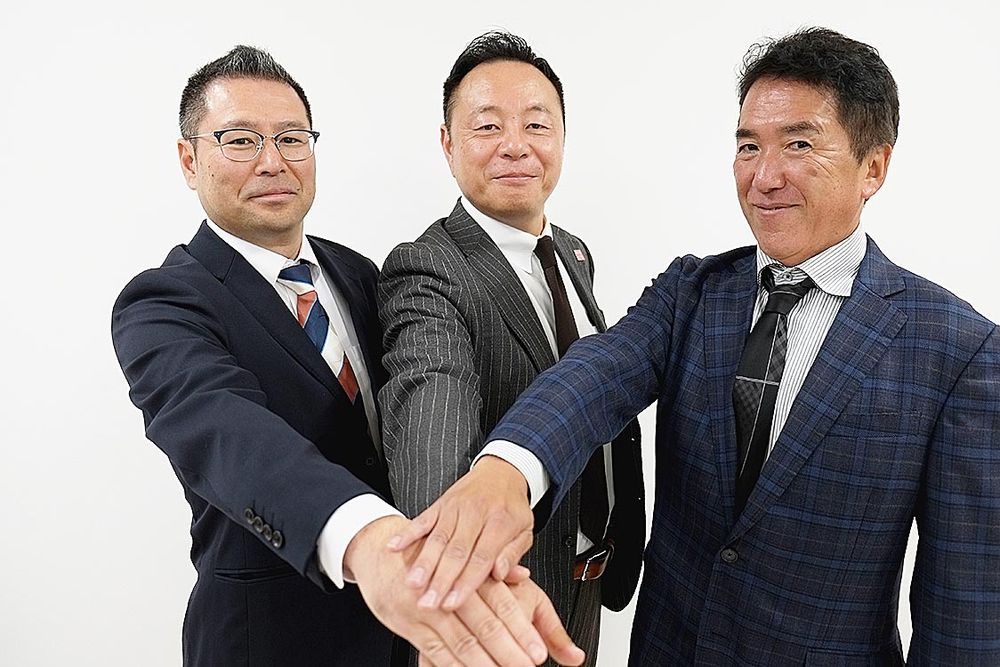 中部地区でも新車ディーラーの再編が相次ぐ（１月に発足する新生ホンダカーズ中央静岡に参画する３社の代表者）