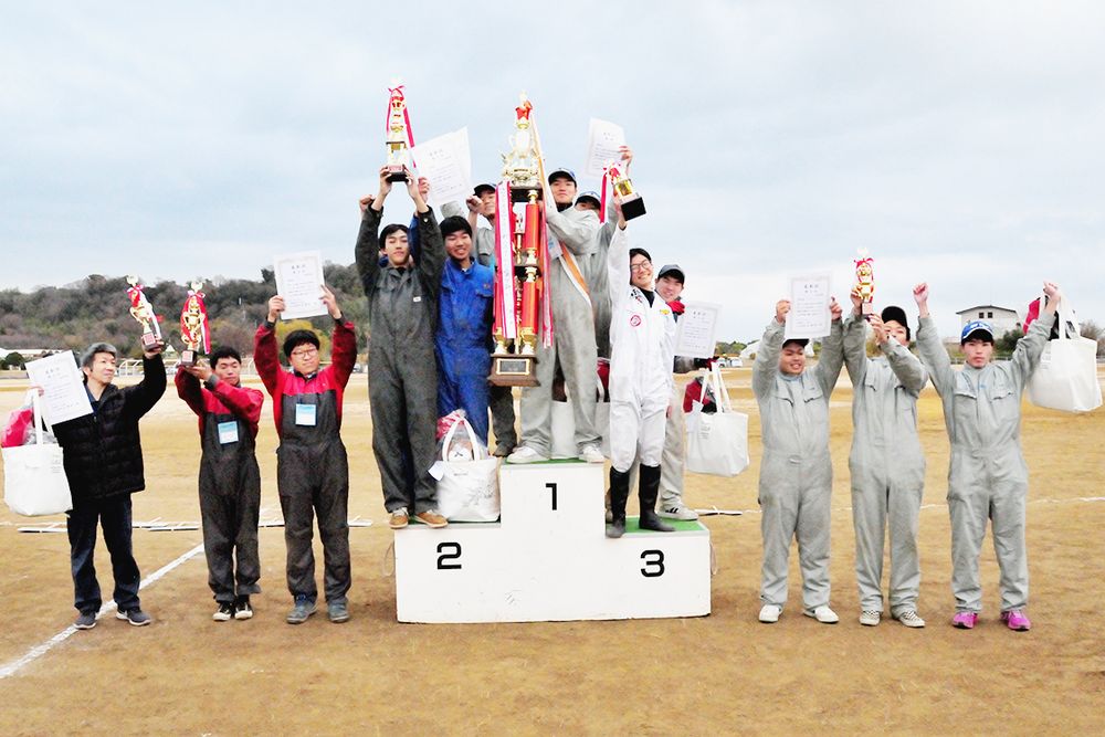 表彰式では上位６チームを表彰した